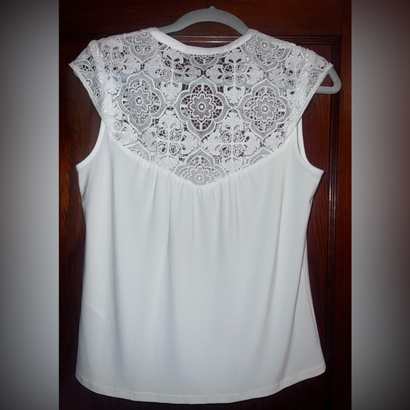 ⭐️White House Black Market⭐️ White Blouse, size Small⭐️ - Picture 9 of 12
